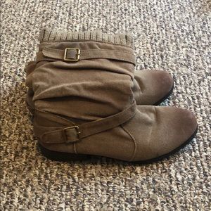 Woman’s boots size 11